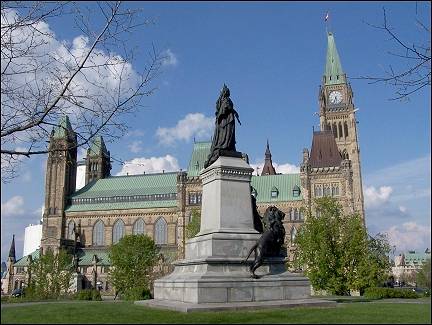 Canada - Ottawa, statue of Queen Victoria