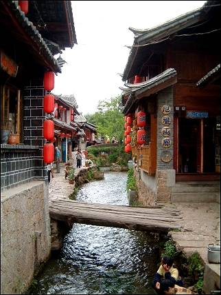 China, Yunnan - Lijiang, street