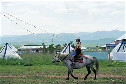 China, Gansu - Nomad village near Xiahe