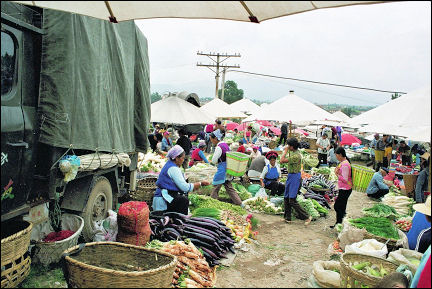 China, Yunnan - Week market near Dali