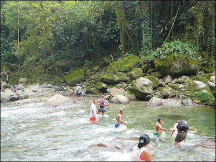 Colombia, Cuidad Perdida - Wading through the Baritara