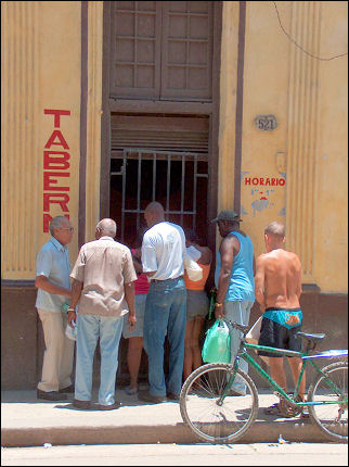 Cuba - Havana, line in front of store