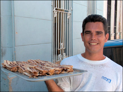 Cuba - Camagüey, Pedro sells Cuban vanilla slices