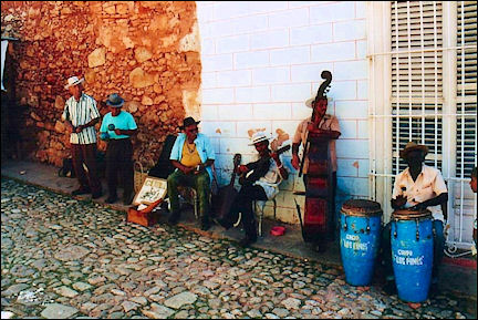 Cuba - Trinidad, music in the street