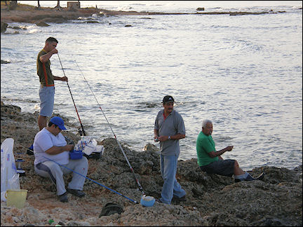 Cuba - Fishing family