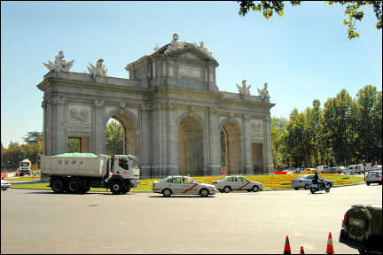 Spain, Madrid - Puerta de Alcalá