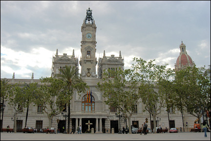 Spain, Valencia - Plaza del Ayuntamiento