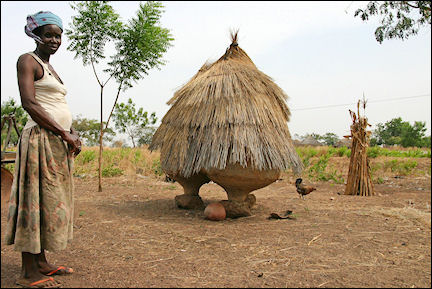 Ghana, Yendi-Tamale - Posing