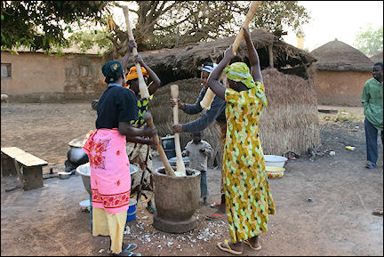 Ghana, Bimbila-Yendi - Women grind cassave
