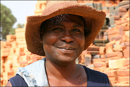 Ghana, Bekyem-Kumasi - Owner brickyard