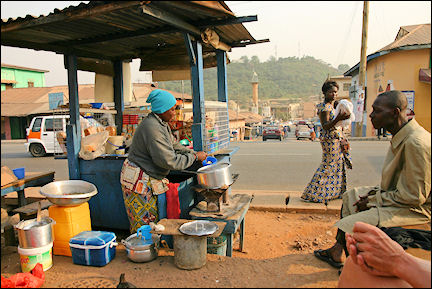 Ghana, Obuasi-Dunkwa - Breakfast stall