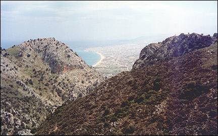 Greece, Crete - Iráklio, way down below