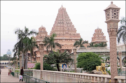 India, Delhi - Laxmi Vinayak temple, South Indian architecture