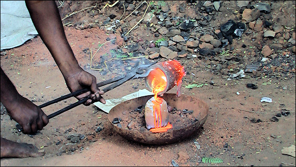 India, Thanjavur - Casting bronze