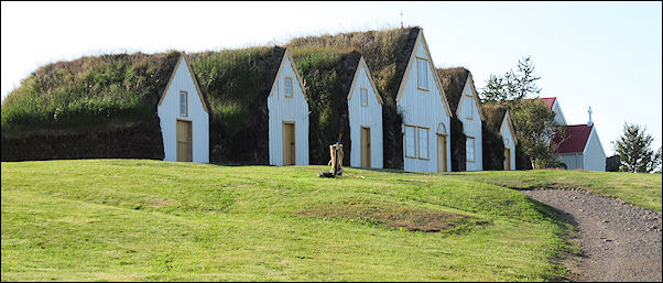 Iceland - Glaumbaer, peet village