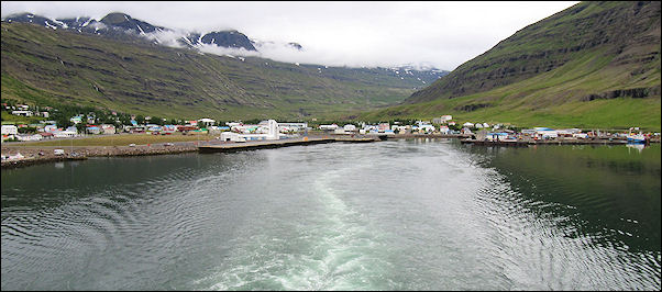 Iceland - Goodbye to the port of Seydisfjordur