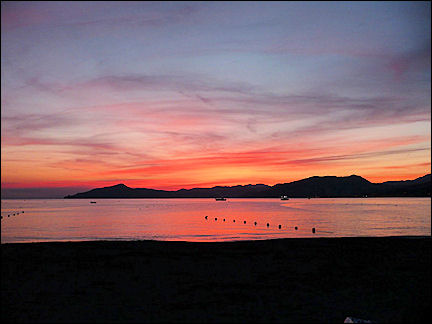 Italy, Liguria - Sestri Levante, sunrise from the beach