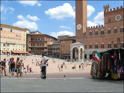 Italy, Tuscany - Siena, Piazza del Campo with on the right Palazzo Pubblico with bell tower