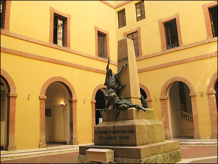 Italy, Tuscany - Siena, courtyard university