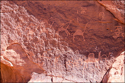 Jordan, Wadi Rum - Cave paintings of giraffe