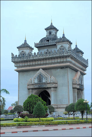 Laos - Vientiane, triumphal arch Patuxai
