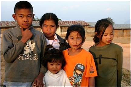 Laos - Luang Prabang, Kiou Na Cham-children