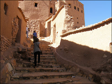Morocco - Climbing to the kasbah, Aït ben Haddou