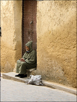 Morocco, Fès - Old beggar