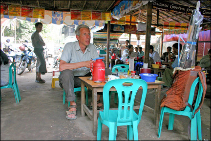 Myanmar, Pathein - Teashop