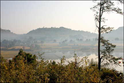 Myanmar, Pindaya-Ywa Ngan - Landscape in morning fog