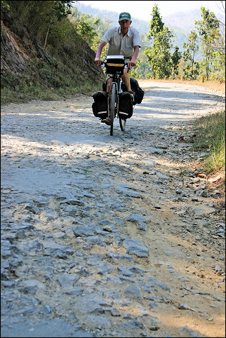 Myanmar, Ywa Ngan-Kyauks - Bad road