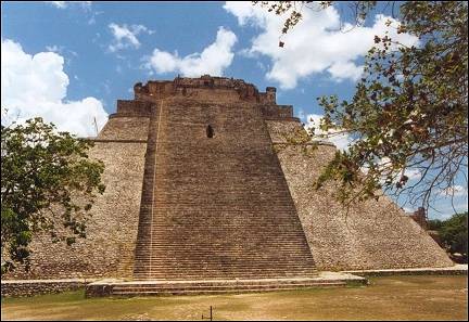 Mexico - Pirámide del Adivino, Uxmal
