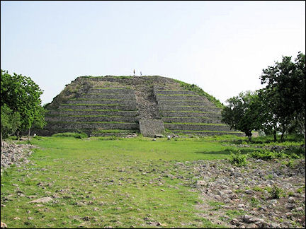 Mexico - Pyramid, Izamal
