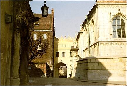 Poland, Kraków - Wawel Hill with entrance to the palace