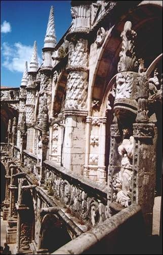 Portugal, Lisbon - Detail cloister Jerónimos monastery