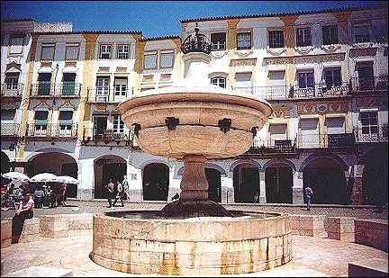 Portugal, Alentejo - Evora, Praça do Giraldo: marble fountain and arcades