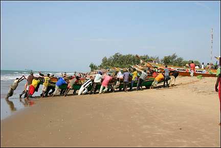 Senegal - Kafoutine, pulling a boat on the beach