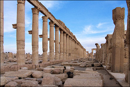 Syria, Palmyra - Street in Palmyra