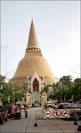 Thailand - Nakhon Pathom, largest Chedi