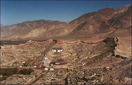 Tibet - Pelkor Chöde Monastery and Gyantse Kumbum within the walls