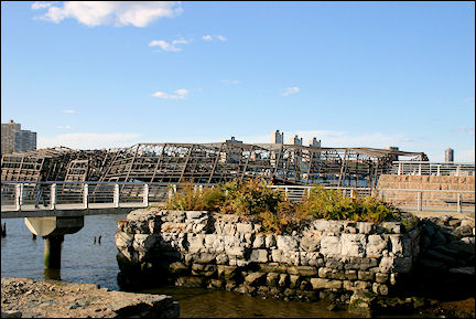 USA, New York - Former pier in the Hudson