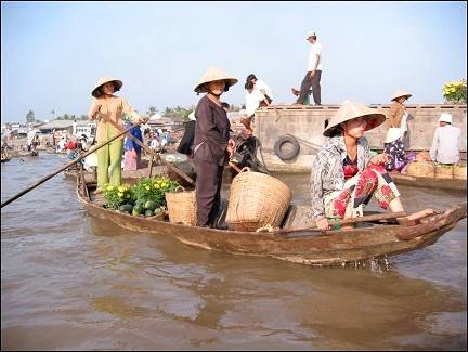 Bicycle vacation Vietnam - Cantho, floating market